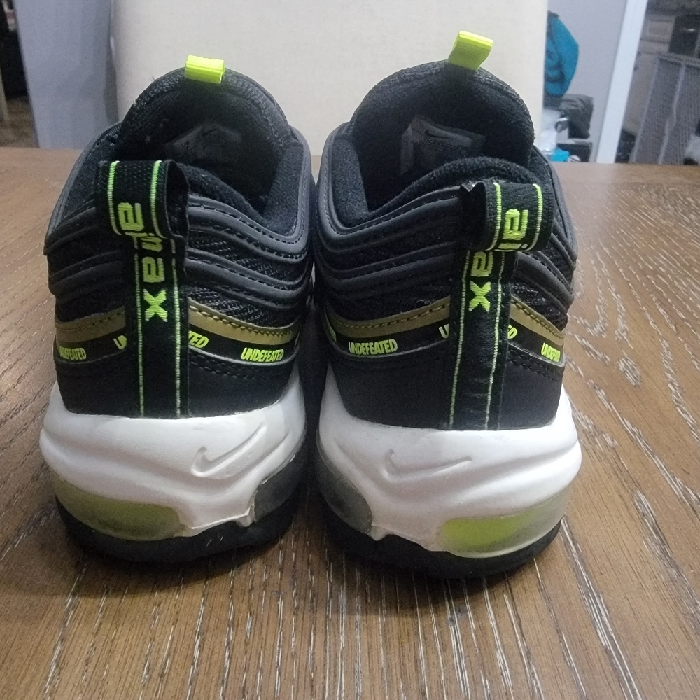 Nike Airmax 97, shoes,used, no box, good condtion, 7 men/8.5 women, black volt - Picture 5 of 8